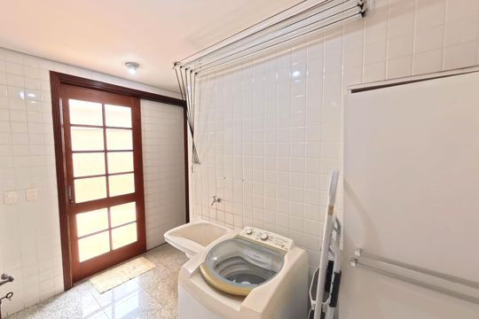 Área de Serviço de casa de condomínio para alugar com 5 quartos, 413m² em Bela Vista São-carlense, São Carlos