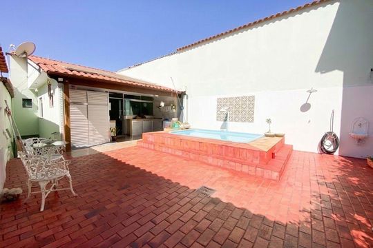 Piscina de casa à venda com 4 quartos, 250m² em Dom Bosco, Belo Horizonte
