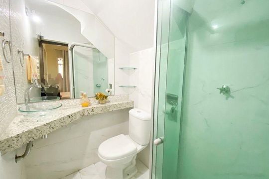 banheiro 3 de casa à venda com 4 quartos, 250m² em Dom Bosco, Belo Horizonte