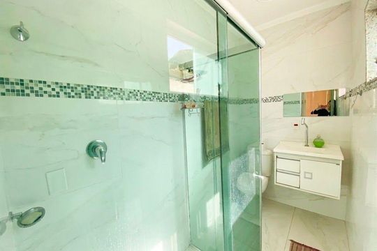 banheiro 1 de casa à venda com 4 quartos, 250m² em Dom Bosco, Belo Horizonte