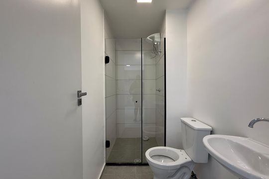Banheiro de apartamento para alugar com 2 quartos, 34m² em Jardim Aeroporto, São Paulo