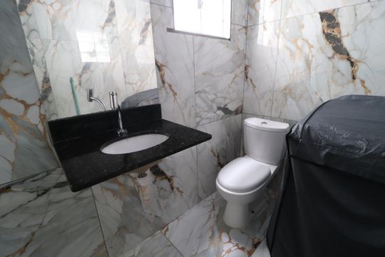 Banheiro de kitnet/studio para alugar com 1 quarto, 254m² em Centro, Uberlândia