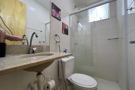 Banheiro de apartamento para alugar com 2 quartos, 60m² em Barra da Tijuca, Rio de Janeiro
