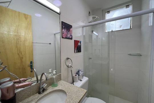 Banheiro de apartamento para alugar com 2 quartos, 60m² em Barra da Tijuca, Rio de Janeiro