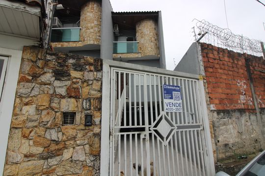 fachada de casa à venda com 3 quartos, 150m² em Jardim Laone, São Paulo