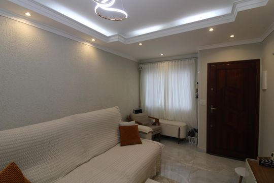 Sala de casa à venda com 3 quartos, 150m² em Jardim Laone, São Paulo