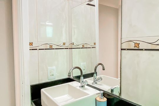 Banheiro  de apartamento para alugar com 2 quartos, 49m² em Jardim Cotinha, São Paulo