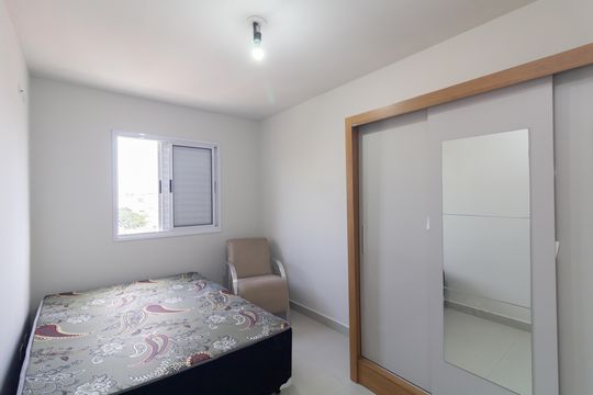 Quarto 2 de apartamento para alugar com 2 quartos, 48m² em Itaquera, São Paulo