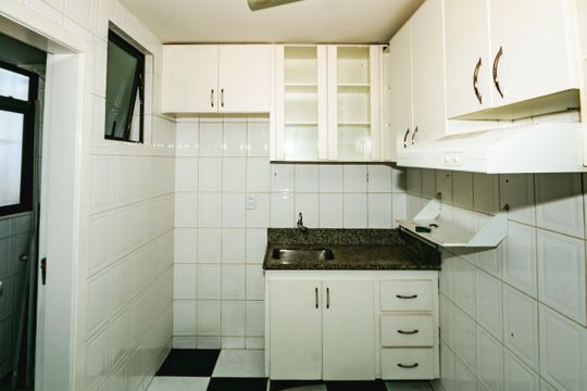 Cozinha de apartamento para alugar com 1 quarto, 55m² em Santa Amelia, Belo Horizonte