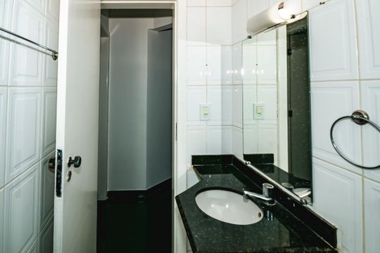 Banheiro Social de apartamento para alugar com 1 quarto, 55m² em Santa Amelia, Belo Horizonte