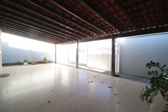 Varanda da Sala de casa para alugar com 3 quartos, 180m² em Umuarama, Uberlândia