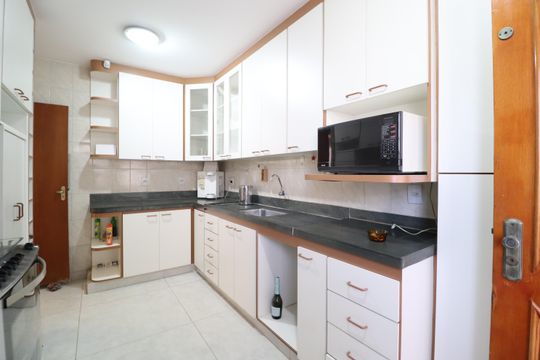 Cozinha de casa para alugar com 3 quartos, 180m² em Umuarama, Uberlândia