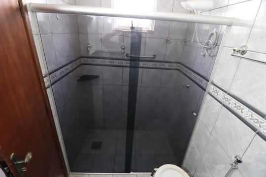 Banheiro do Quarto 3 de casa para alugar com 3 quartos, 180m² em Umuarama, Uberlândia