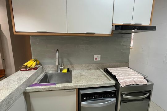 Cozinha de apartamento para alugar com 3 quartos, 56m² em Portuguesa, Rio de Janeiro