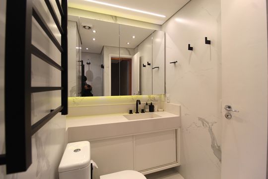 Banheiro da Suíte de apartamento para alugar com 1 quarto, 50m² em Vila Nova Conceição, São Paulo