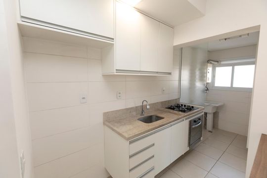 COZINHA + ÁREA DE SERVIÇO de apartamento para alugar com 2 quartos, 66m² em Taquaral, Campinas