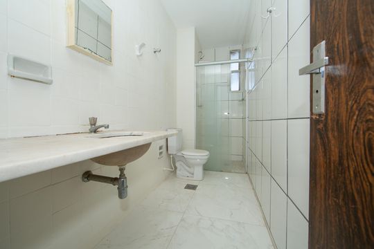 Banheiro de apartamento à venda com 3 quartos, 82m² em Havaí, Belo Horizonte