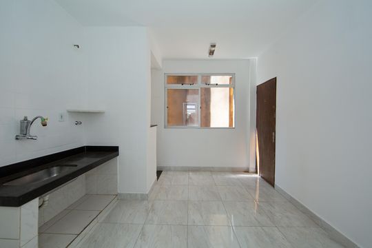 Cozinha de apartamento à venda com 3 quartos, 82m² em Havaí, Belo Horizonte