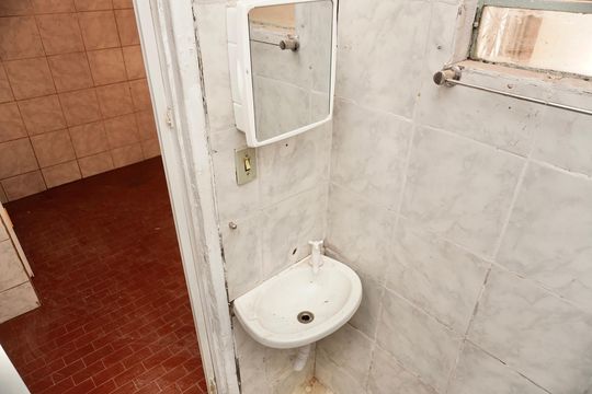 Banheiro de casa para alugar com 2 quartos, 72m² em Sagrada Família, Belo Horizonte