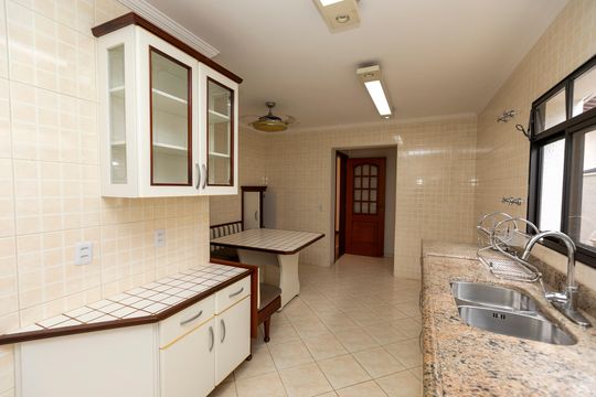 COZINHA de casa de condomínio à venda com 3 quartos, 628m² em Cidade Universitária, Campinas