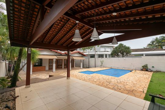 QUINTAL COM CHURRASQUEIRA E PISCINA de casa de condomínio à venda com 3 quartos, 628m² em Cidade Universitária, Campinas