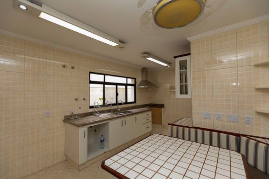 COZINHA de casa de condomínio à venda com 3 quartos, 628m² em Cidade Universitária, Campinas