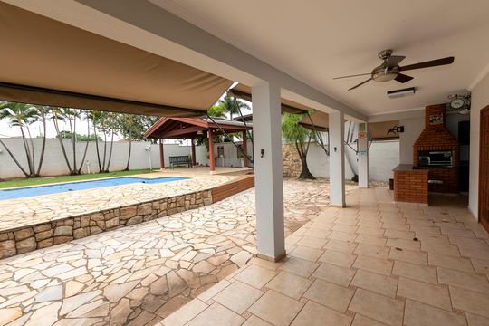 QUINTAL COM CHURRASQUEIRA E PISCINA de casa de condomínio à venda com 3 quartos, 628m² em Cidade Universitária, Campinas