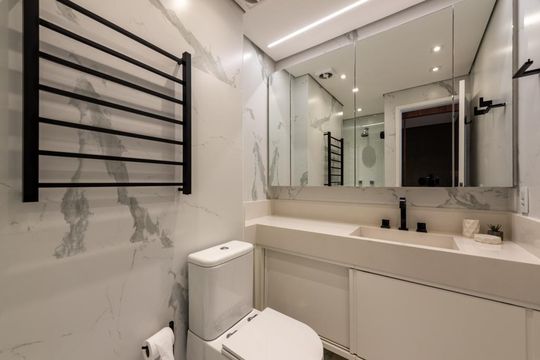 Banheiro de apartamento para alugar com 1 quarto, 50m² em Vila Nova Conceição, São Paulo