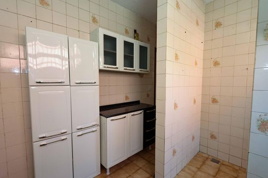 Cozinha de apartamento à venda com 2 quartos, 48m² em Jardim Montanhês, Belo Horizonte
