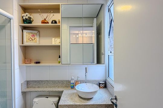 Banheiro de kitnet/studio para alugar com 1 quarto, 33m² em Vila Mariana, São Paulo