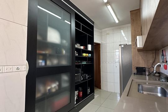 Cozinha de apartamento à venda com 3 quartos, 132m² em Vila Santo Alberto, Santo André