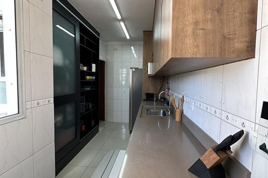 Cozinha de apartamento à venda com 3 quartos, 132m² em Vila Santo Alberto, Santo André