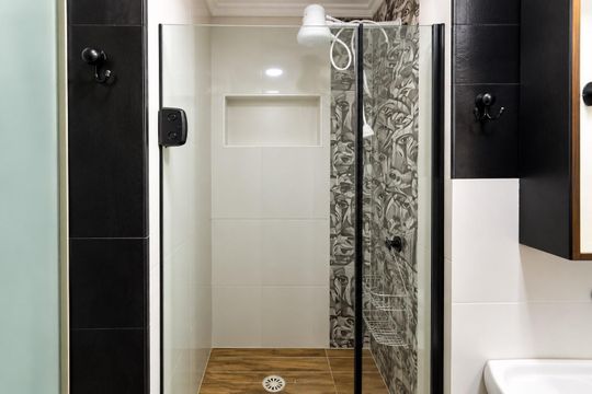 Banheiro de kitnet/studio para alugar com 1 quarto, 34m² em Bela Vista, São Paulo