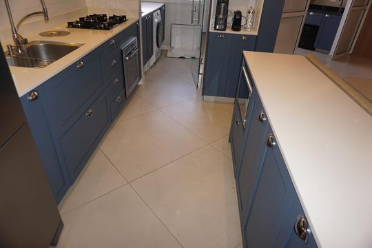 Cozinha de apartamento para alugar com 2 quartos, 87m² em Jardim Branca Flor, Embu das Artes