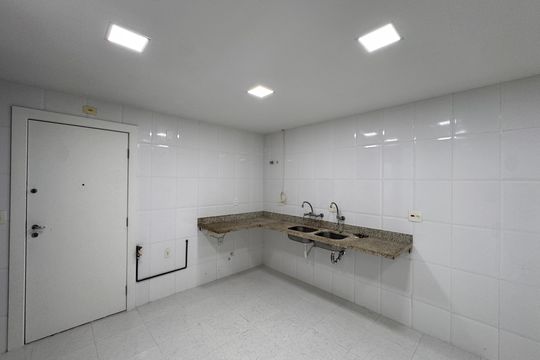 Cozinha e Área de Serviço de apartamento à venda com 4 quartos, 270m² em Recreio dos Bandeirantes, Rio de Janeiro