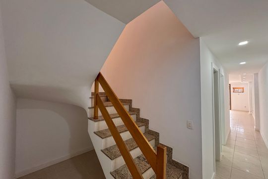Escada de apartamento à venda com 4 quartos, 270m² em Recreio dos Bandeirantes, Rio de Janeiro