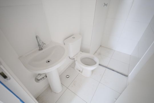 Banheiro de apartamento à venda com 2 quartos, 41m² em Jaguaribe, Osasco