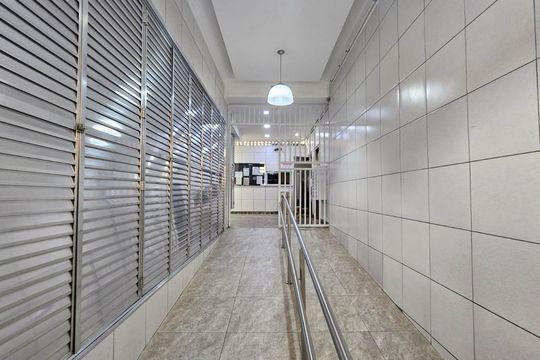 Hall de entrada de kitnet/studio à venda com 1 quarto, 30m² em Liberdade, São Paulo