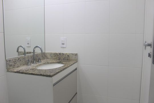 Banheiro da Suíte de apartamento para alugar com 2 quartos, 72m² em Olímpico, São Caetano do Sul