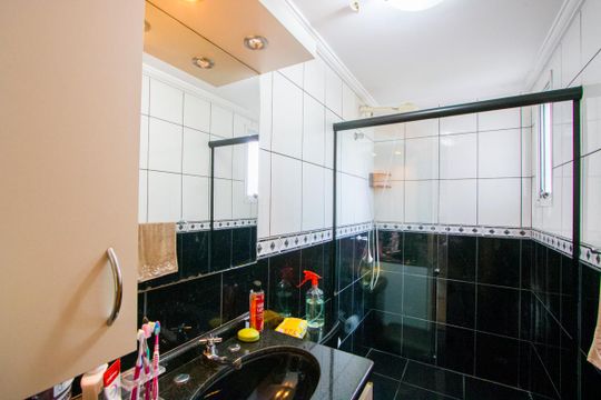 Banheiro social de apartamento para alugar com 3 quartos, 77m² em Vila Leopoldina, Santo André