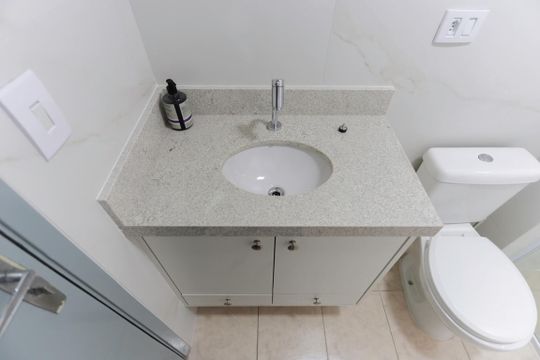 Banheiro de apartamento para alugar com 2 quartos, 47m² em Parada Inglesa, São Paulo
