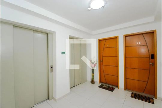 Hall de entrada de apartamento à venda com 2 quartos, 62m² em Vila Galvão, Guarulhos