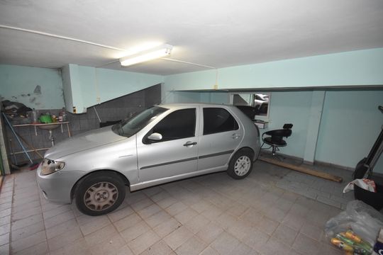 Garagem de casa à venda com 2 quartos, 156m² em Jardim Sao Camilo Novo, Jundiaí