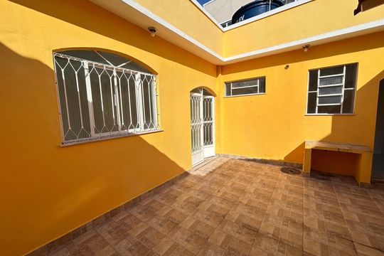 Fachada de casa para alugar com 1 quarto, 62m² em Bento Ribeiro, Rio de Janeiro