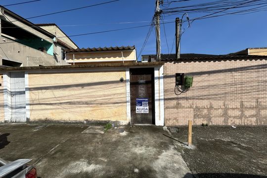 Fachada de casa para alugar com 1 quarto, 62m² em Bento Ribeiro, Rio de Janeiro