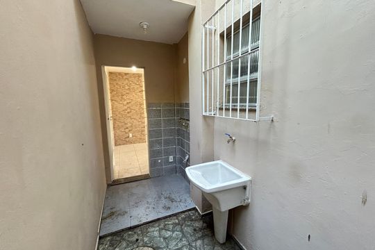Área de Serviço de casa para alugar com 2 quartos, 70m² em Bento Ribeiro, Rio de Janeiro