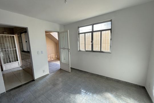 Casa para alugar com 2 quartos, 70m² em Bento Ribeiro, Rio de Janeiro