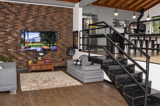 Casa para alugar com 4 quartos, 600m² em Jardim Odete, São Paulo