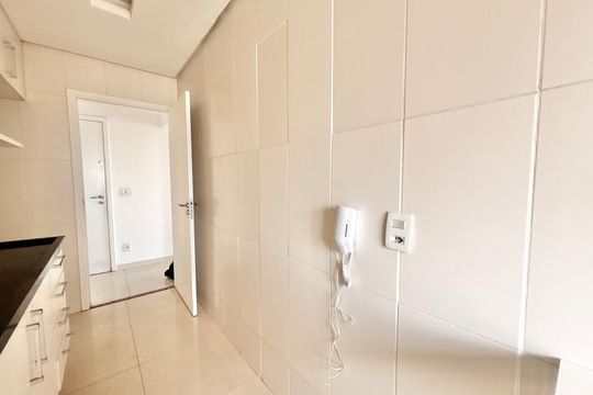 Cozinha de apartamento para alugar com 3 quartos, 87m² em Jardim Tupanci, Barueri