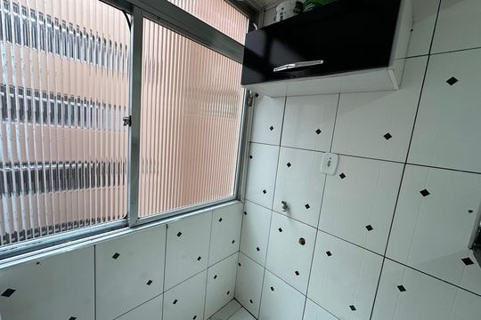 Cozinha e Área de Serviço de apartamento para alugar com 1 quarto, 44m² em Centro, São Vicente